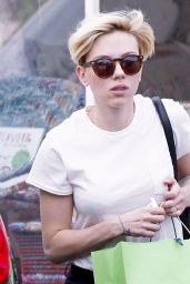 Scarlett Johansson With Very Short Blonde Hair - Shopping in Santa Monica, Feb. 2015