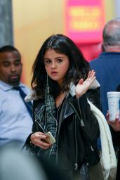Selena Gomez at Hartsfield–Jackson Atlanta International Airport, February 2015