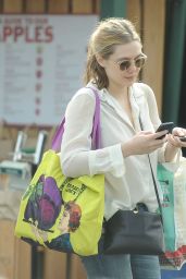Elizabeth Olsen in Ripped Jeans - Shopping in LA - March 2015