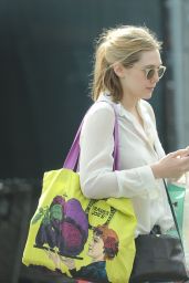 Elizabeth Olsen in Ripped Jeans - Shopping in LA - March 2015