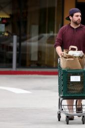 Emma Stone - Grocery Shopping in Malibu, March 2015