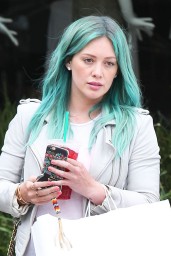 hilary-duff-shows-off-her-new-blue-hair-leaving-nine-zero-one-salon-in-west-hollywood-march-2015_1