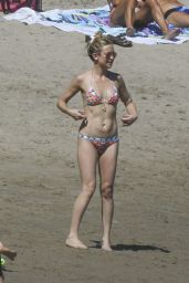 Kate Hudson in a Bikini at a beach in Malibu - March 2015