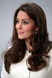 Kate Middleton - Ttouring the Set of 