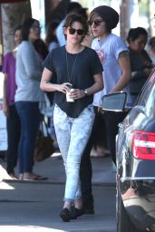 Kristen Stewart - Out for Coffee in Los Angeles, March 2015