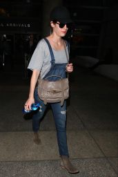 Lizzy Caplan - Arrives at LAX Airport - March 2015