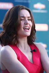 Megan Boone - On the Set of 