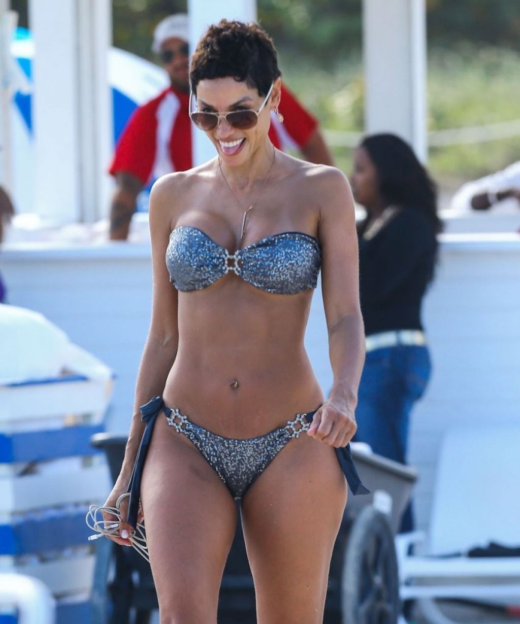 Nicole Murphy Bikini Candids - Miami, March 2015 • CelebMafia