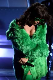 Rihanna Performs at 2015 iHeartRadio Music Awards in Los Angeles