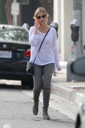 Sarah Michelle Gellar Casual Style - Out in Santa Monica, March 2015