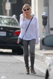 Sarah Michelle Gellar Casual Style - Out in Santa Monica, March 2015