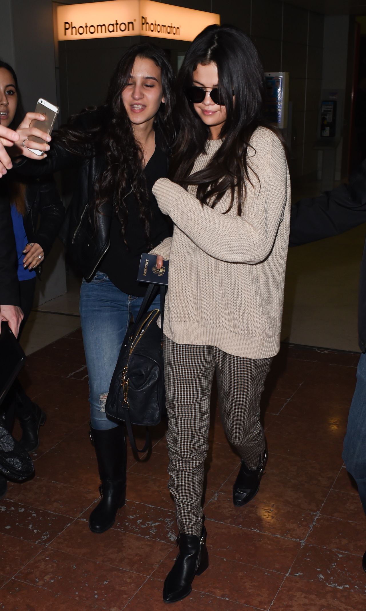 Selena Gomez Charles De Gaulle Airport March 12, 2015 – Star Style