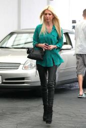 Tara Reid Casual Style - Out for Lunch in Beverly Hills, March 2015