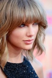 Taylor Swift – 2015 iHeartRadio Music Awards in Los Angeles