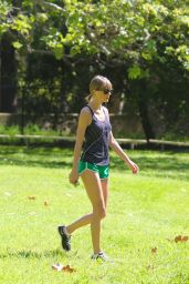 Taylor Swift - Out for a Hike in Beverly Hills, March 2015