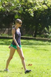 Taylor Swift - Out for a Hike in Beverly Hills, March 2015