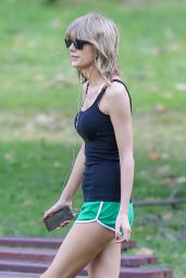 Taylor Swift Walk in Nature - Hollywood, March 2015