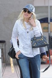 Anna Faris Casual Style - Out in Studio City, April 2015