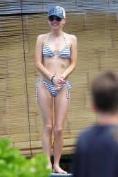 Anna Faris - Wearing a Bikini on Vacation in Hawaii, April 2015