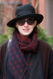 Anne Hathaway Casual Style - Out in New York City, April 2015