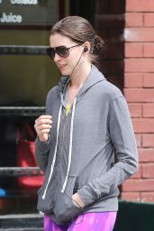 Anne Hathaway - Going to the Gym in the West Village, New York City, April 2015