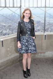 Britt Robertson and Scott Eastwood - Visiting the Empire State Building in NYC