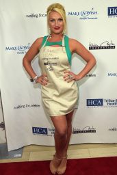 Brooke Hogan -  2015 Waiting for Wishes Celebrity Waiters Dinner in Nashville