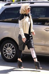 Gwen Stefani Fashion - Acupuncture Clinic in Los Angeles, April 2015
