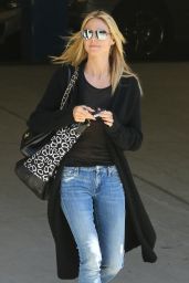 Heidi Klum in Jeans - Stops by a Medical Building, April 2015