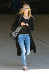 Heidi Klum in Jeans - Stops by a Medical Building, April 2015