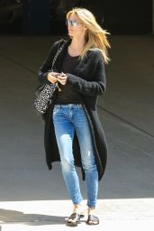 Heidi Klum in Jeans - Stops by a Medical Building, April 2015