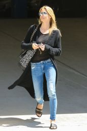 Heidi Klum in Jeans - Stops by a Medical Building, April 2015