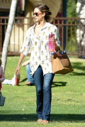 Jessica Alba - Family Day at the Coldwater Canyon Park in Beverly Hills - April 2015