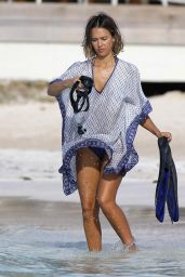 Jessica Alba Hot in Bikini - in the Caribbean, April 2015