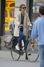 Keri Russell Rides Byke in Brooklyn - April 2015
