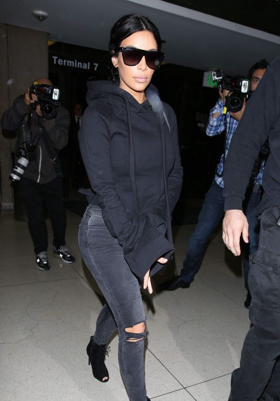 Kim Kardashian - Arrives at Los Angeles International Airport, April 2015