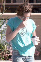 Kristen Stewart - Grabbing Coffee With Alicia in Los Angeles, April 2015