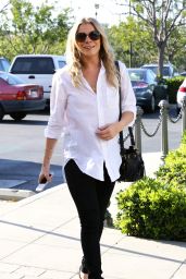 LeAnn Rimes Casual Style - Out in Calabasas, April 2015