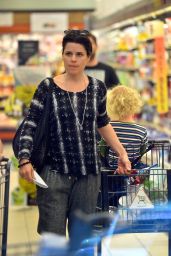 Neve Campbell - Grocery Shopping in Hollywood, April 2015