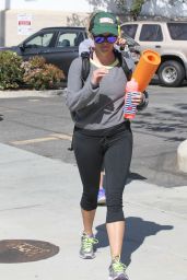 Reese Witherspoon in Leggings - Leaving a Gym in Brentwood, April 2015
