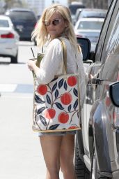 Reese Witherspoon - Shopping in Beverly Hills, April 2015