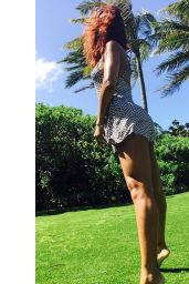 Rihanna Photoshoot - Beach in Hawaii, April 2015