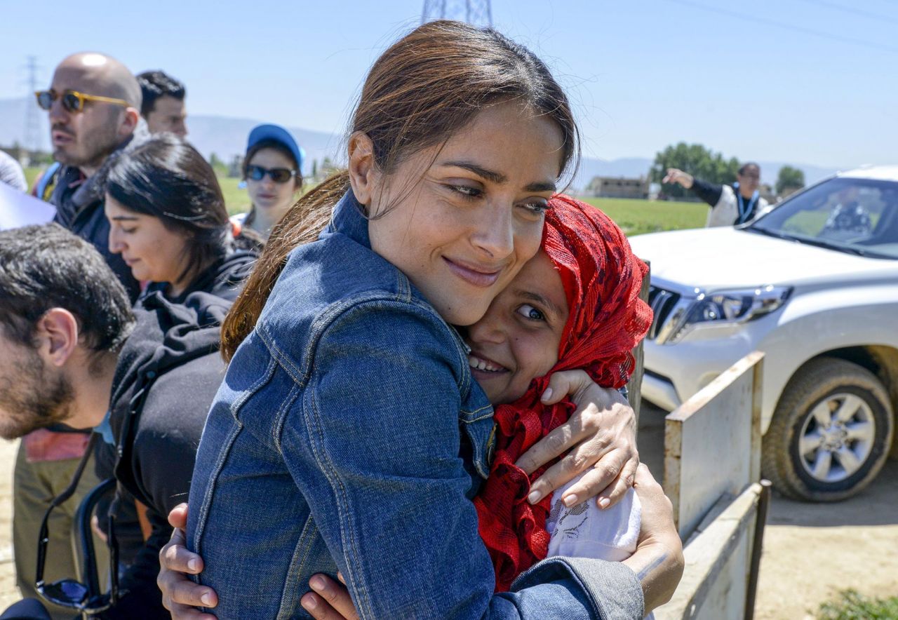 Salma Hayek Meets With Syrian Refugees During Her Visit With Unicef In The Bekaa Valley Celebmafia See more of penelope cruz on facebook. salma hayek meets with syrian
