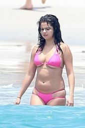 Selena Gomez Hot in Bikini in Mexico, April 2015 