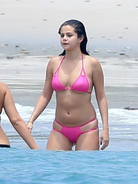 Selena Gomez Hot In Bikini In Mexico April Celebmafia