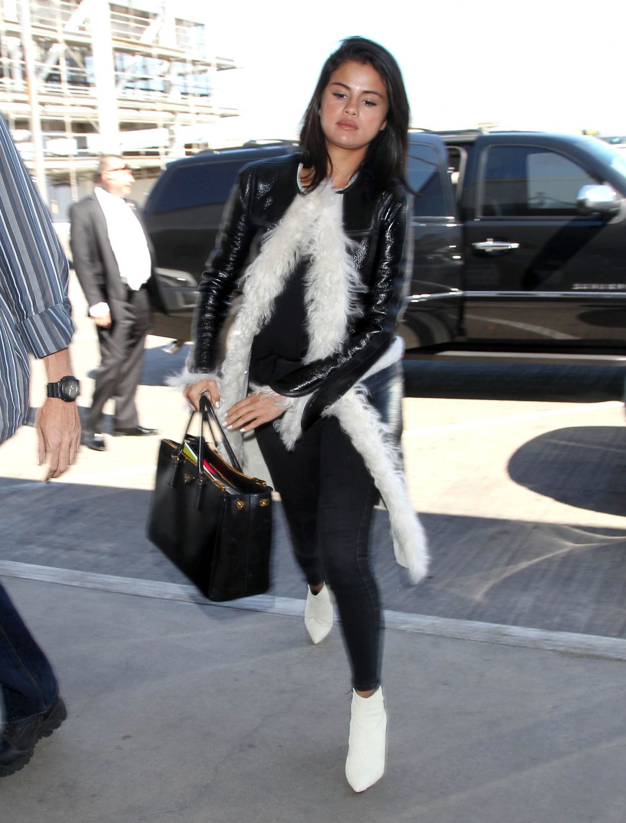 Selena Gomez Style - LAX Airport, April 2015 • CelebMafia