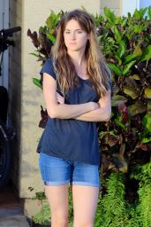 Shailene Woodley in Shorts - On the Set of 