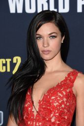 Alexis Knapp – Pitch Perfect 2 Premiere in Los Angeles