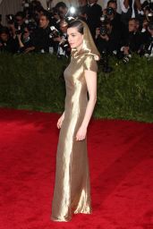 Anne Hathaway - 2015 Costume Institute Gala in New York City