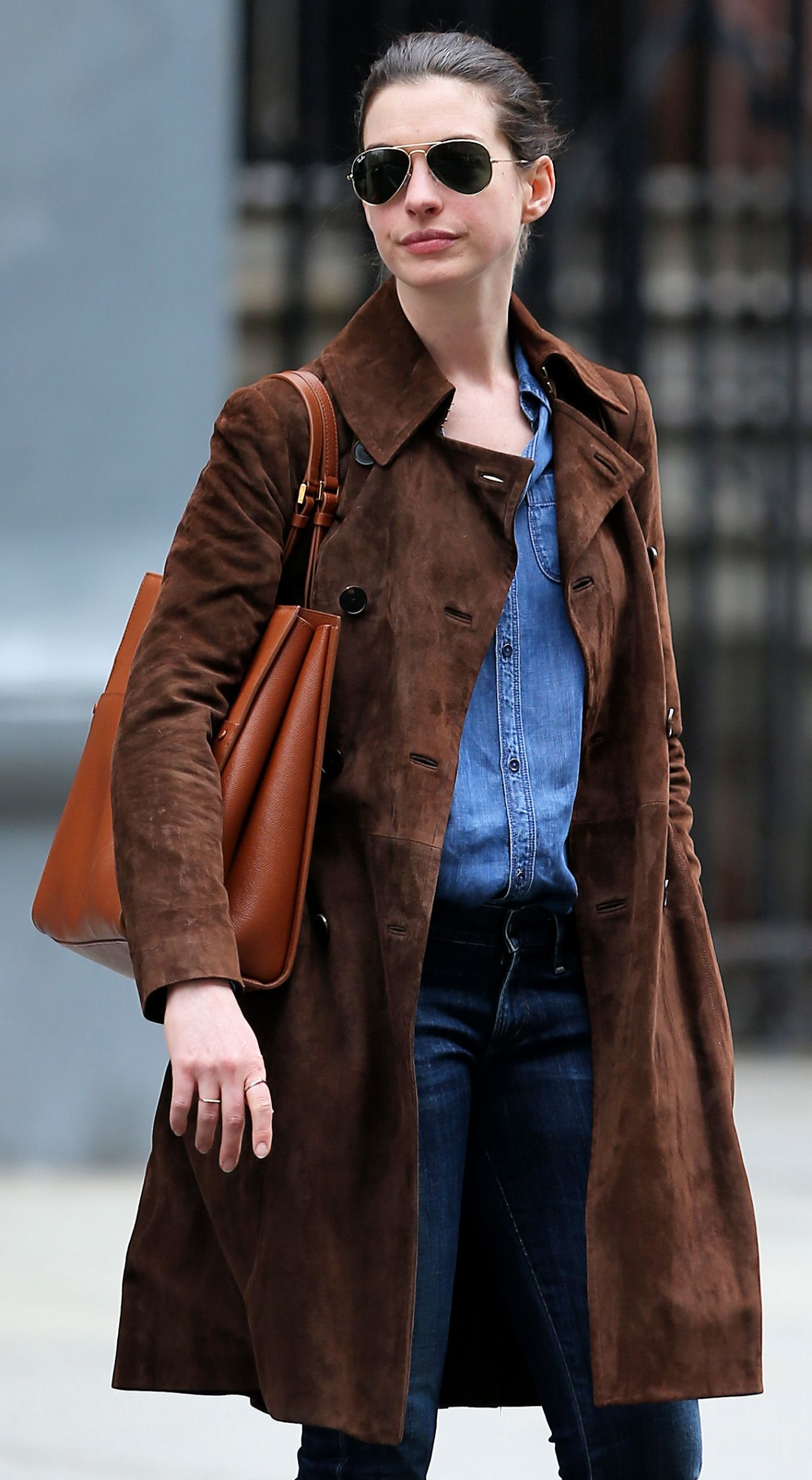 Anne Hathaway Casual Style - New York City, May 2015 • CelebMafia